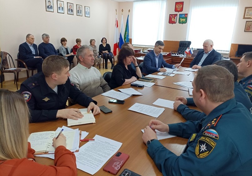 Готовность Усть-Кубинского округа к прохождению весеннего половодья обсудили на комиссии по чрезвычайным ситуациям.