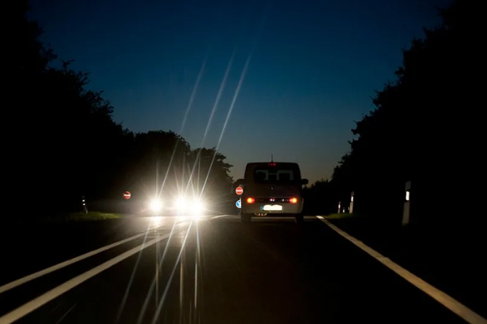 Дорожники региона призывают соблюдать меры безопасного поведения при движении в темное время суток.