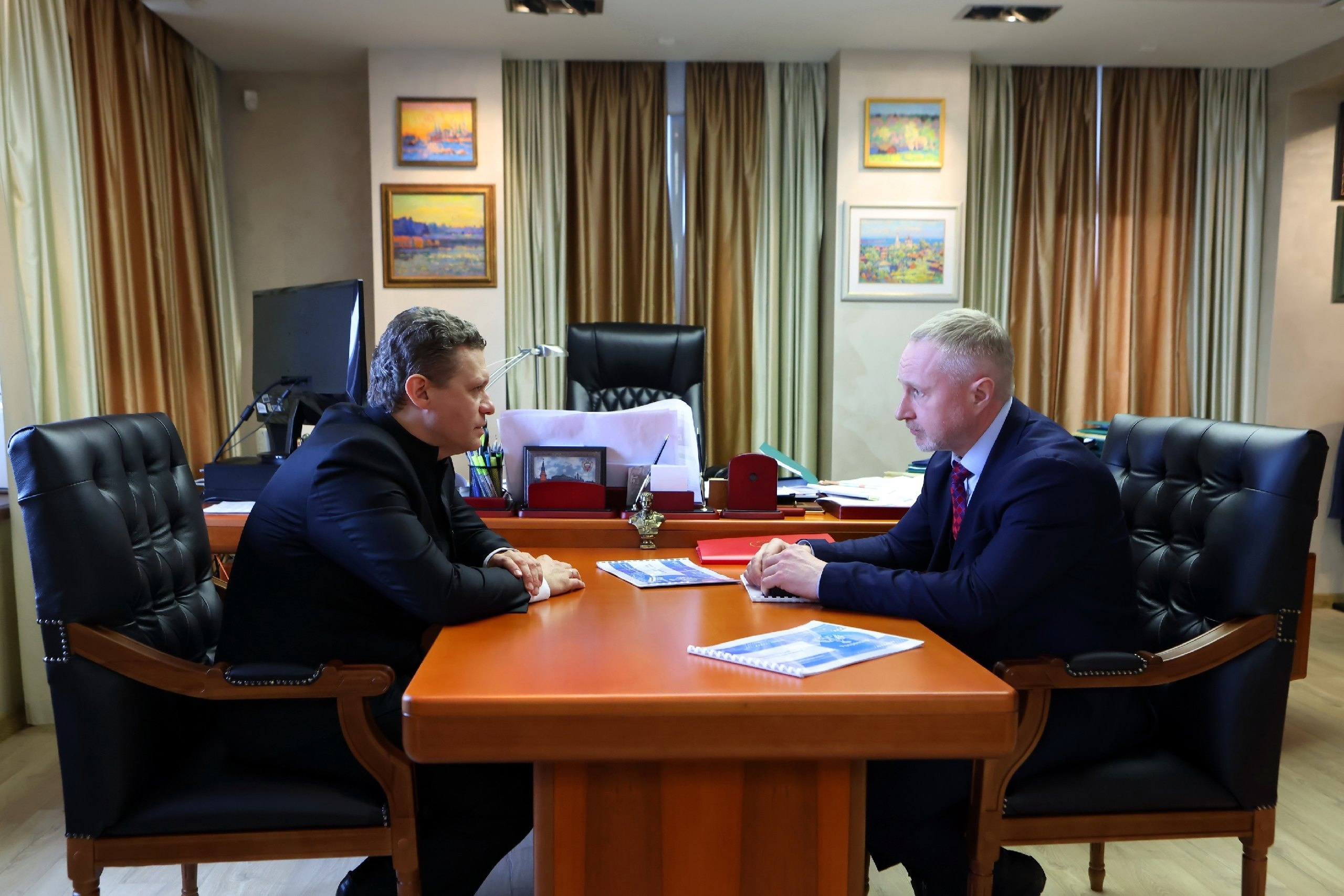 Врио Губернатора Вологодской области провёл рабочую встречу с руководителем регионального Управления Росреестра.
