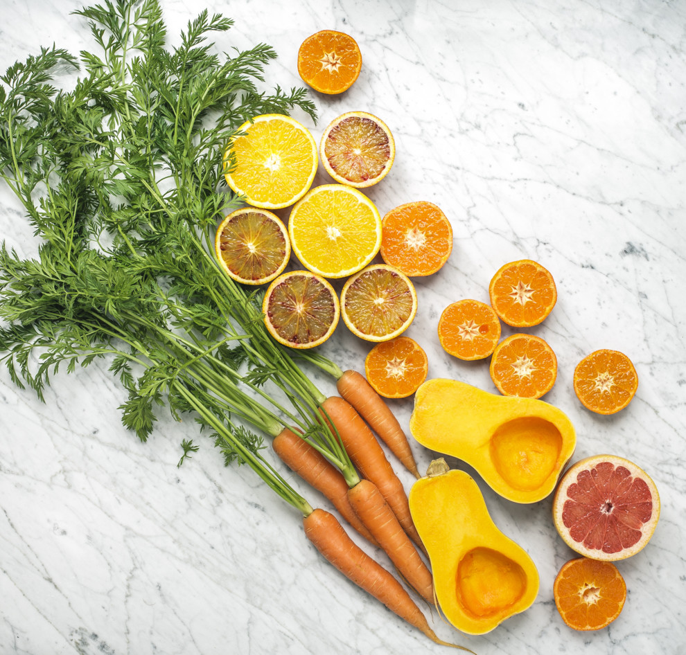 Апельсин в какое время есть. Оранжевые фрукты и овощи. Фрукты оранжевого цвета. Витамины из овощей и фруктов. Витамины зимой.