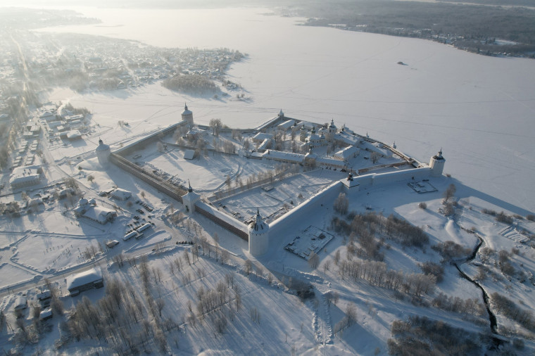Гости и участники фестиваля «В снегах Кириллова» смогут бесплатно посетить знаменитый Кирилло-Белозерский монастырь.