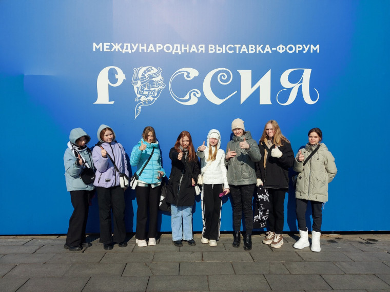 Семиклассницы из Уфтюжской школы уехали в Москву.